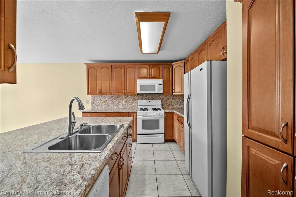 1620 Tony Court Frenchtown Township MI 48162
