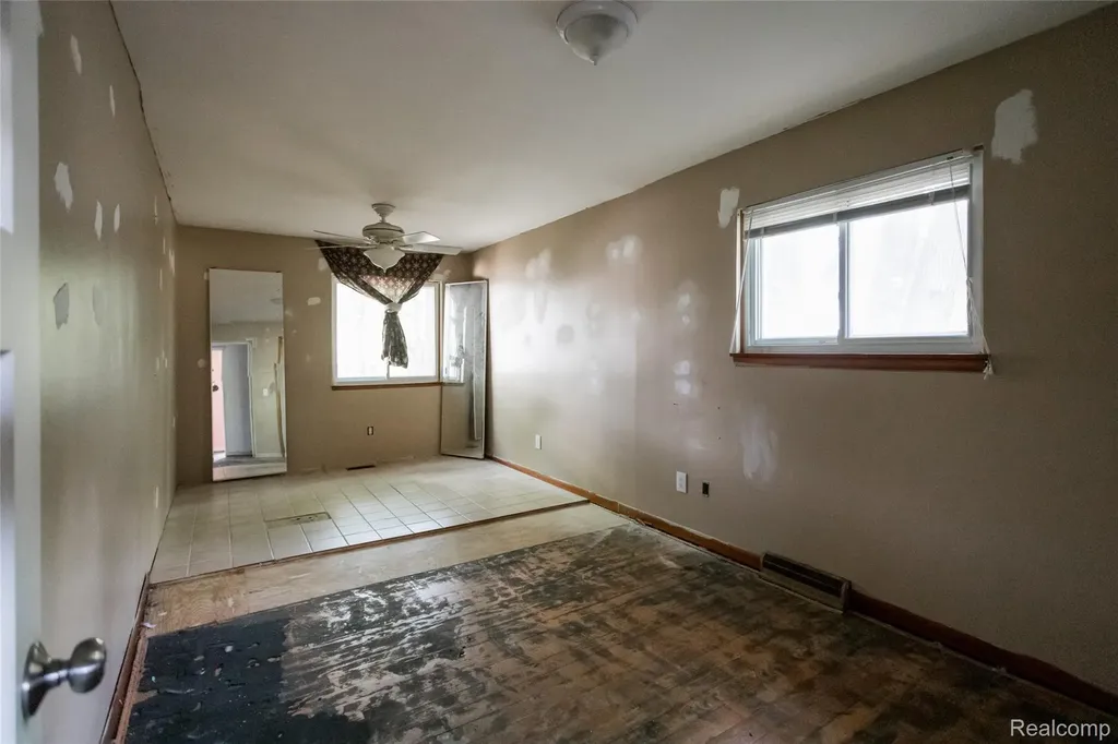 305 Arnet Street Ypsilanti City MI 48198