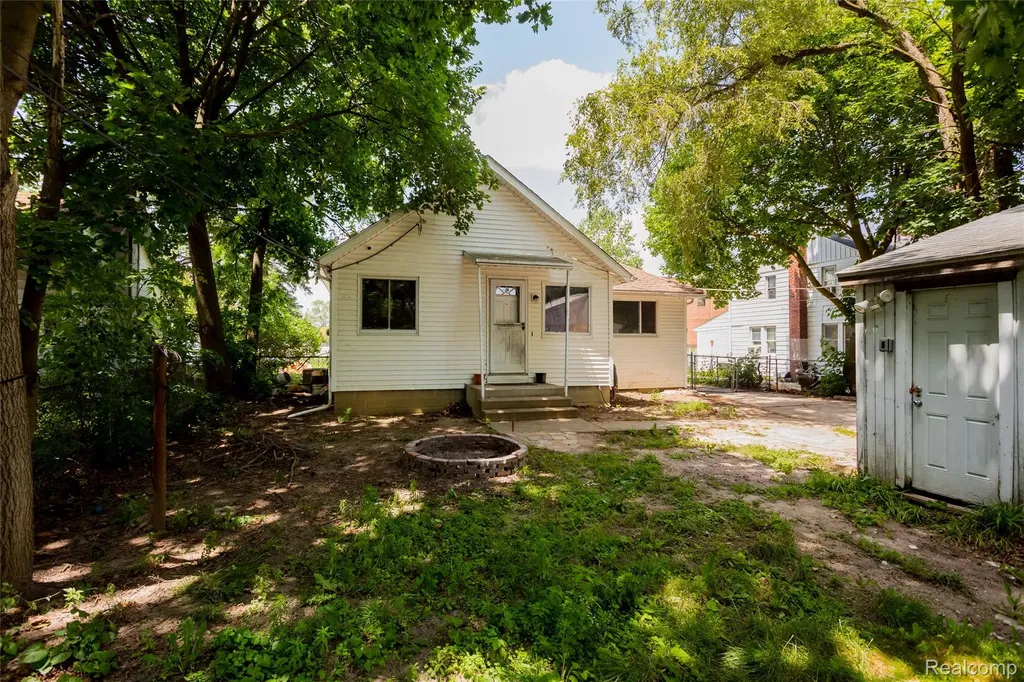 305 Arnet Street Ypsilanti City MI 48198