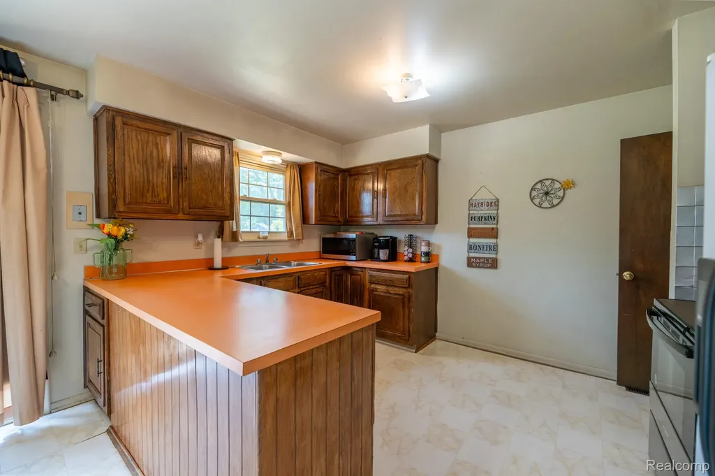 3276 Hammerberg Road Flint Charter Township MI 48507