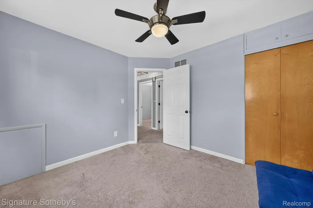 300 W Yale Avenue Pontiac City MI 48340