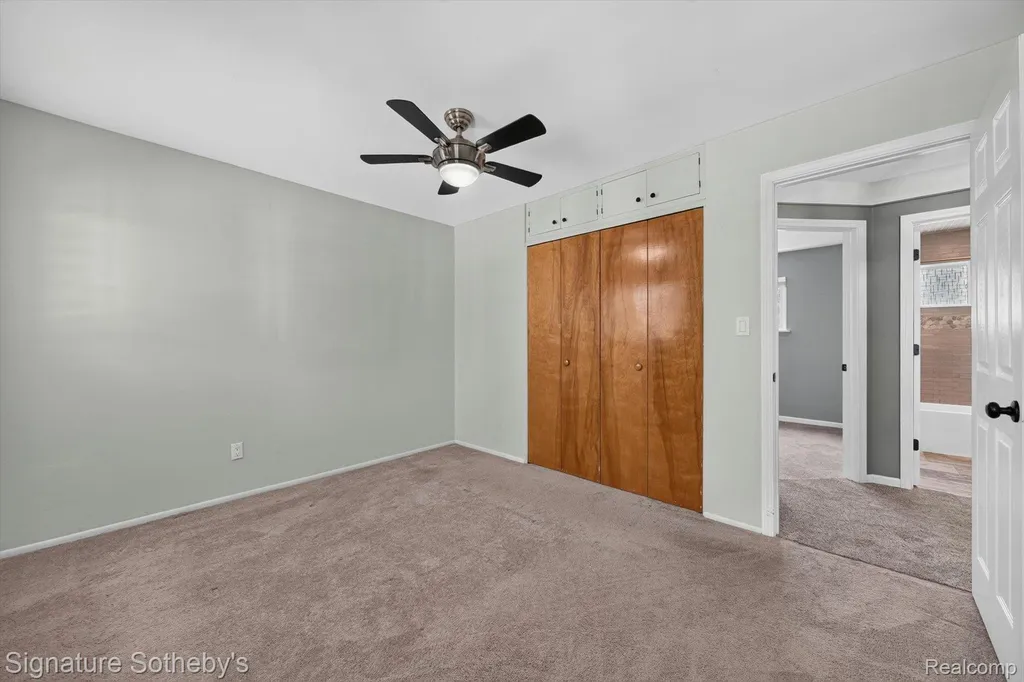 300 W Yale Avenue Pontiac City MI 48340