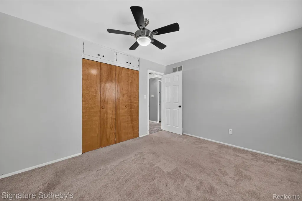 300 W Yale Avenue Pontiac City MI 48340