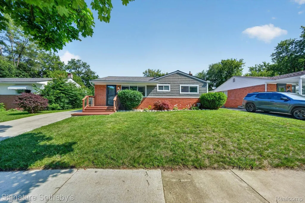 300 W Yale Avenue Pontiac City MI 48340