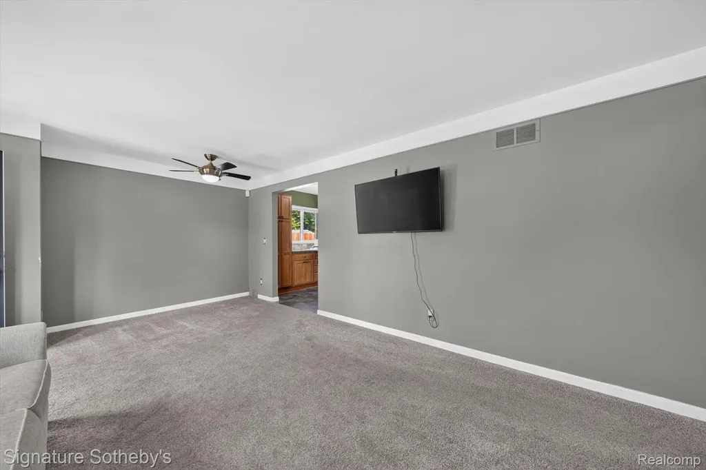 300 W Yale Avenue Pontiac City MI 48340