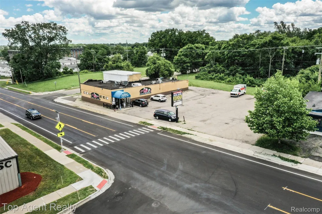 700 Auburn Avenue Pontiac City MI 48342