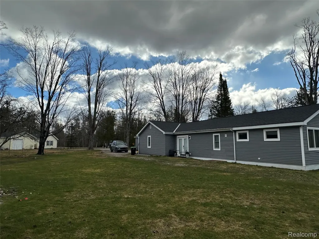 7726 Lake Street Alanson Village MI 49706