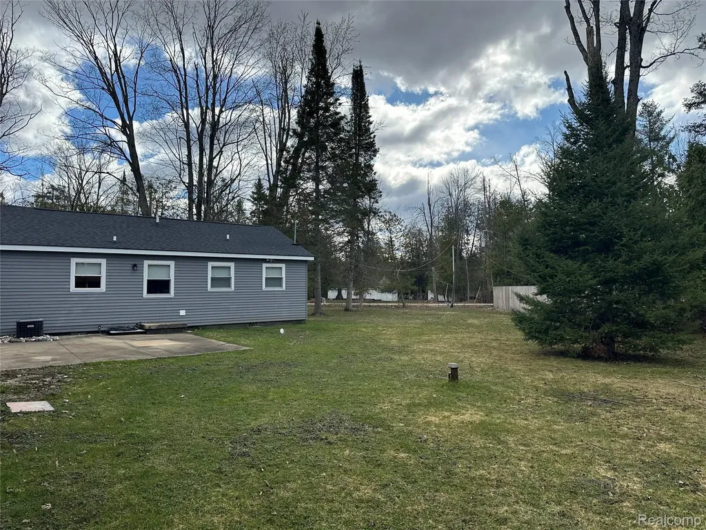 7726 Lake Street Alanson Village MI 49706