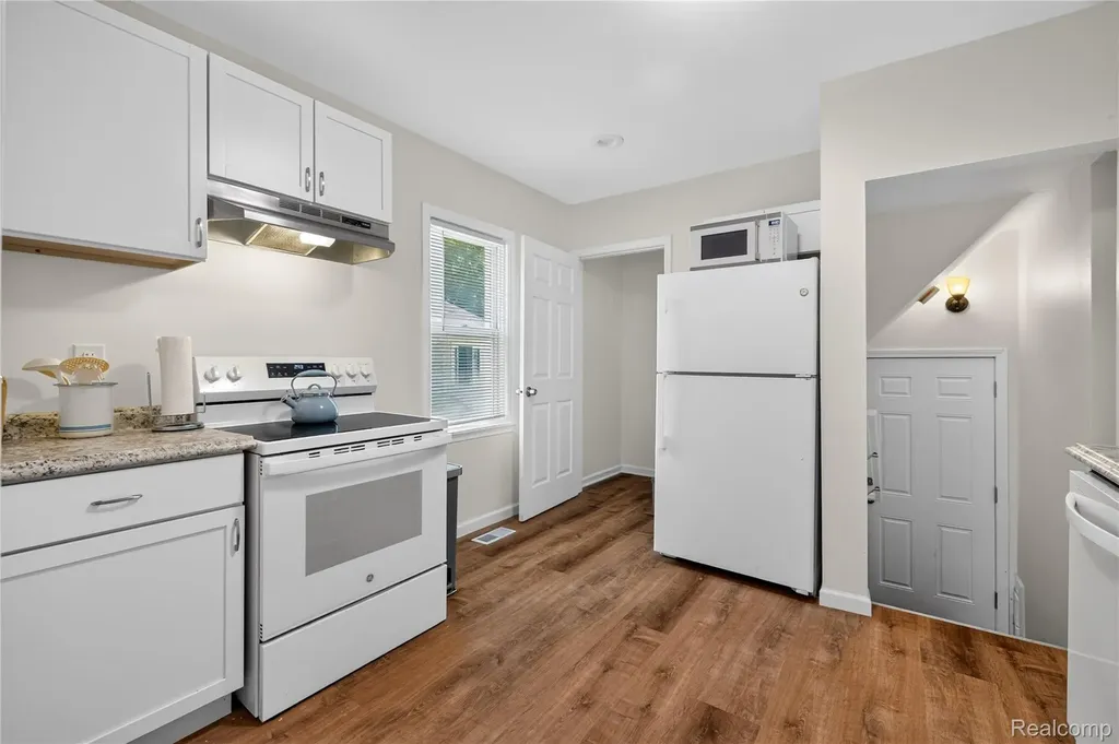 25450 6th Street Grosse Ile Township MI 48138
