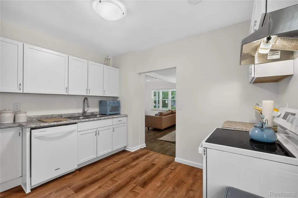 25450 6th Street Grosse Ile Township MI 48138