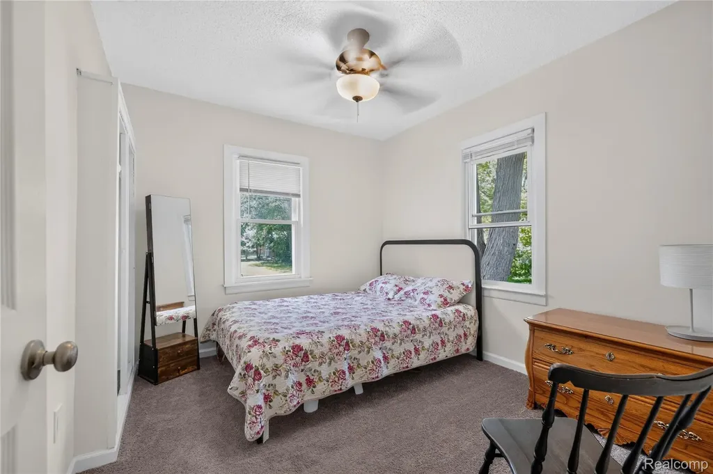 25450 6th Street Grosse Ile Township MI 48138