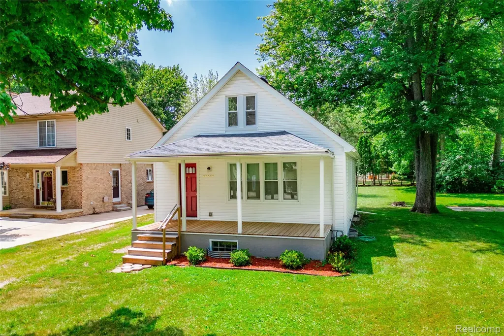 25450 6th Street Grosse Ile Township MI 48138