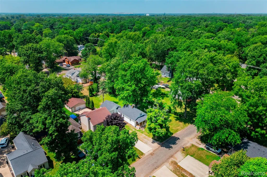 25450 6th Street Grosse Ile Township MI 48138