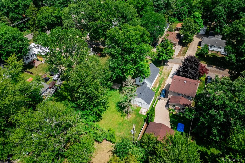 25450 6th Street Grosse Ile Township MI 48138