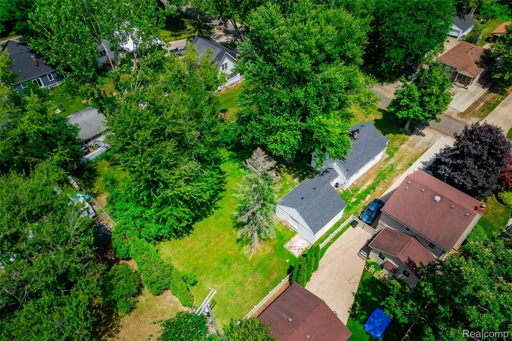 25450 6th Street Grosse Ile Township MI 48138