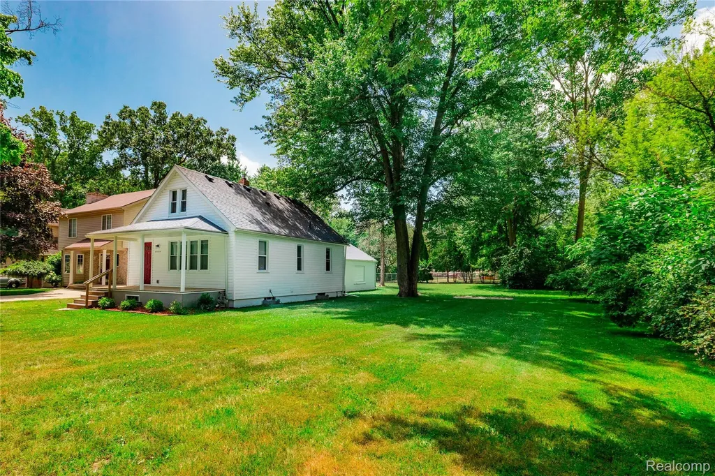 25450 6th Street Grosse Ile Township MI 48138