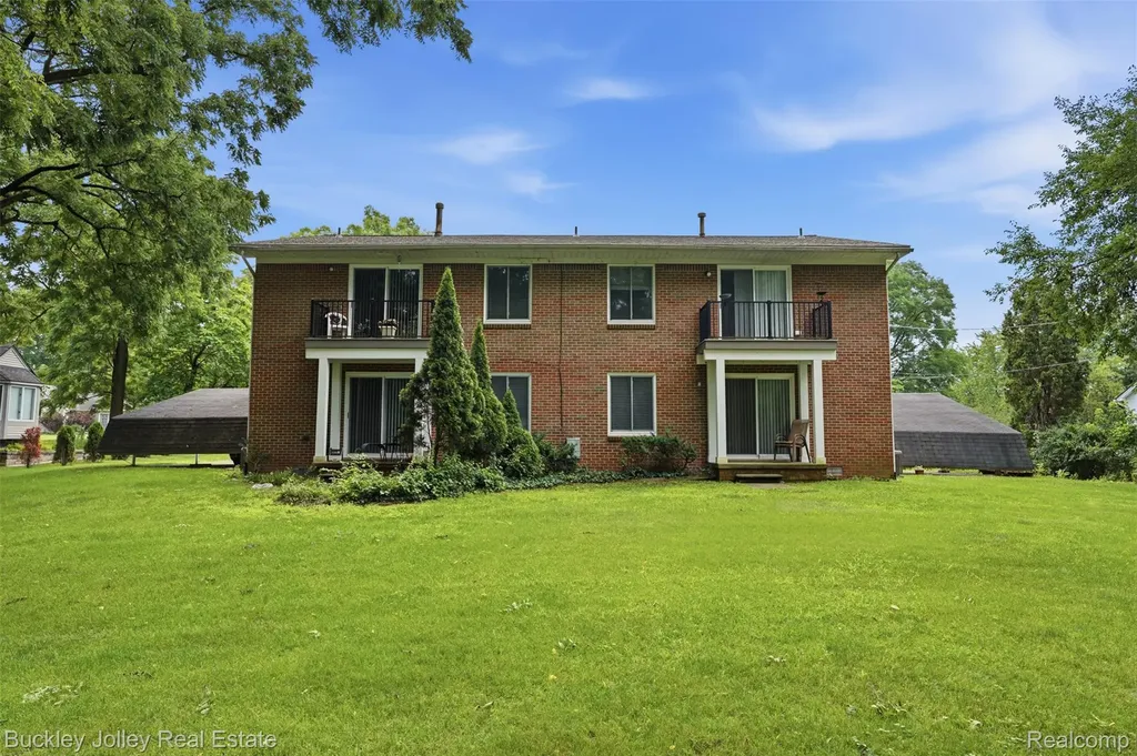 725 Clark Street Brighton City MI 48116
