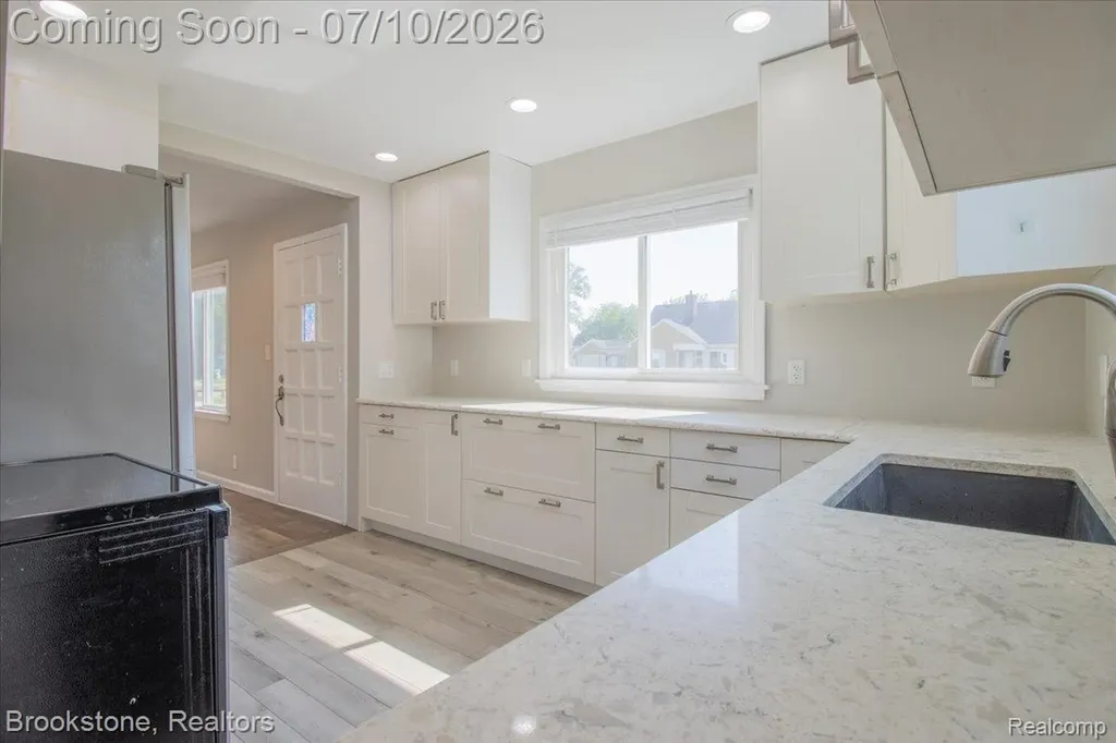 21905 Tulane Avenue Farmington Hills City MI 48336