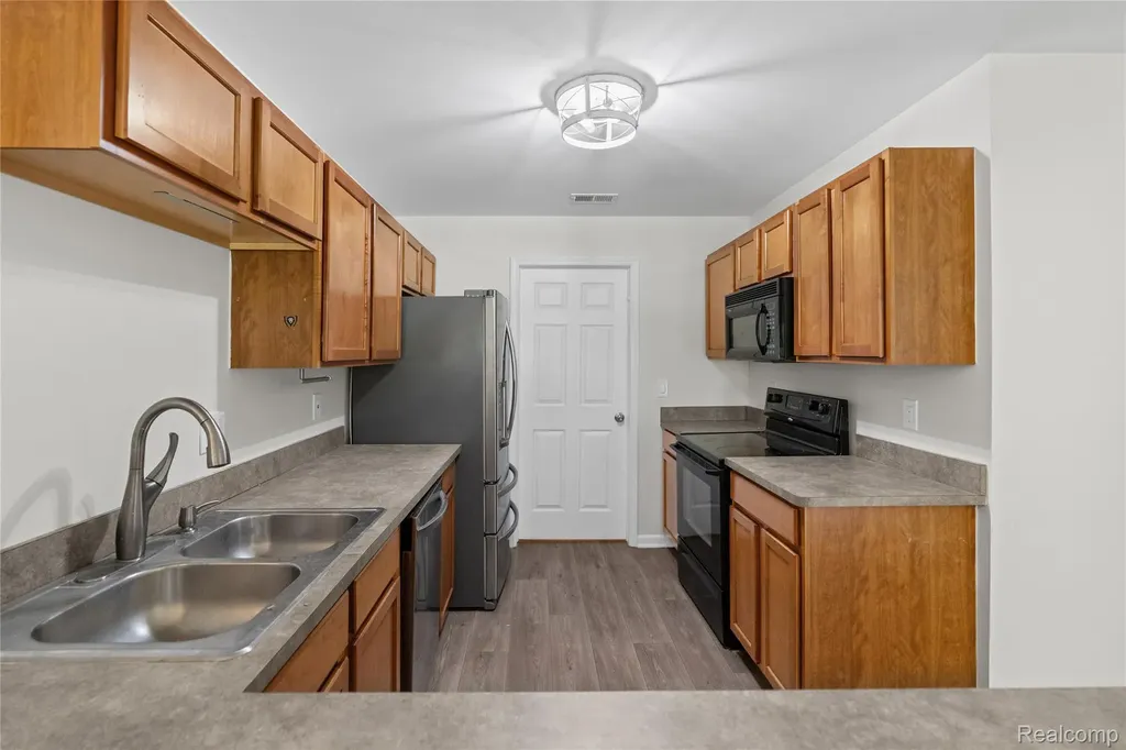 4163 Hampton Ridge Boulevard Genoa Township MI 48843