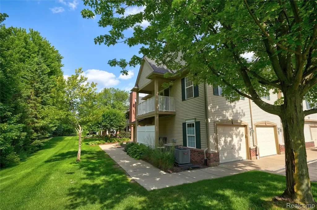 4163 Hampton Ridge Boulevard Genoa Township MI 48843