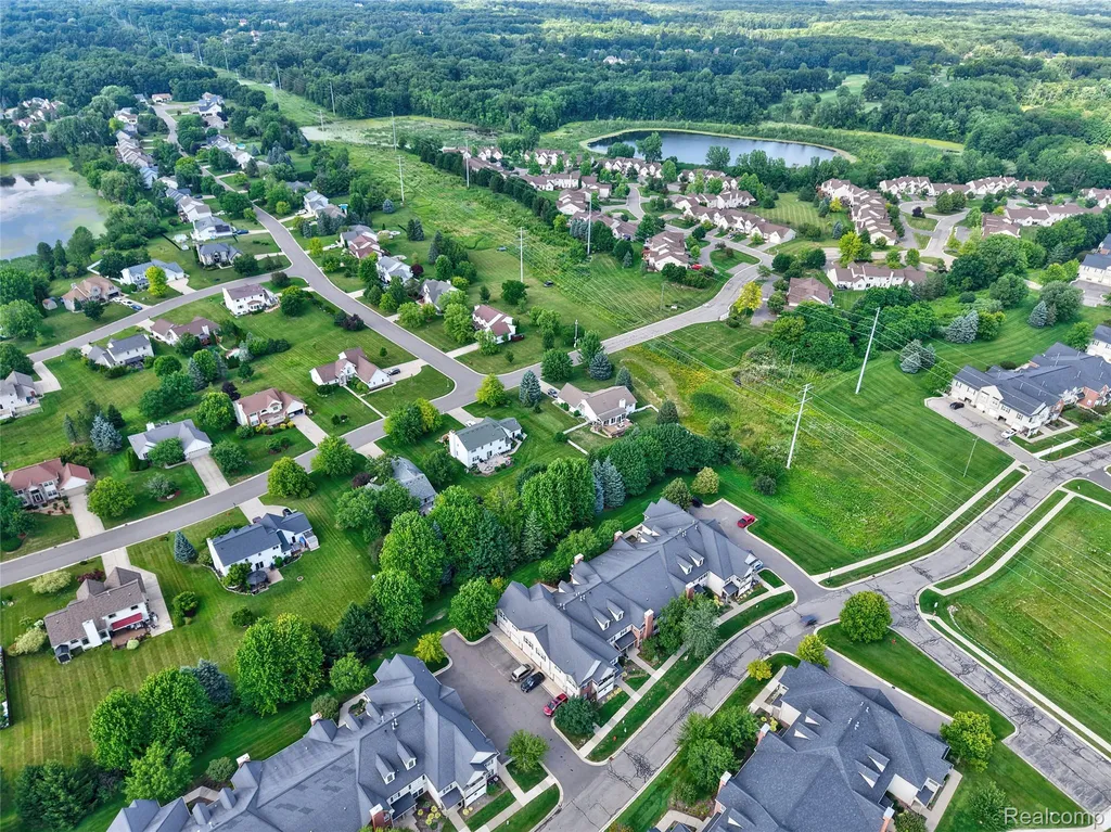 4163 Hampton Ridge Boulevard Genoa Township MI 48843