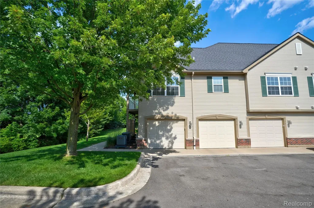 4163 Hampton Ridge Boulevard Genoa Township MI 48843