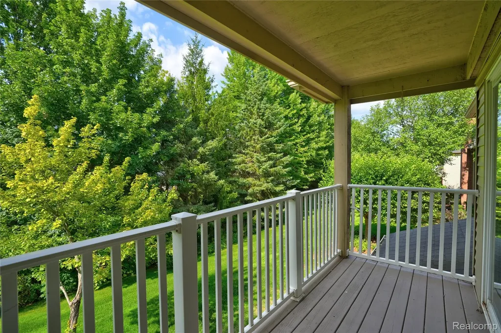 4163 Hampton Ridge Boulevard Genoa Township MI 48843