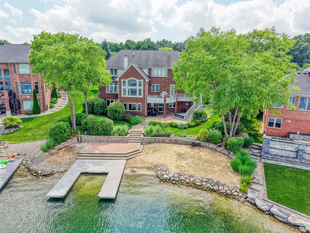 10763 Stoney Point Drive Green Oak Township MI 48178