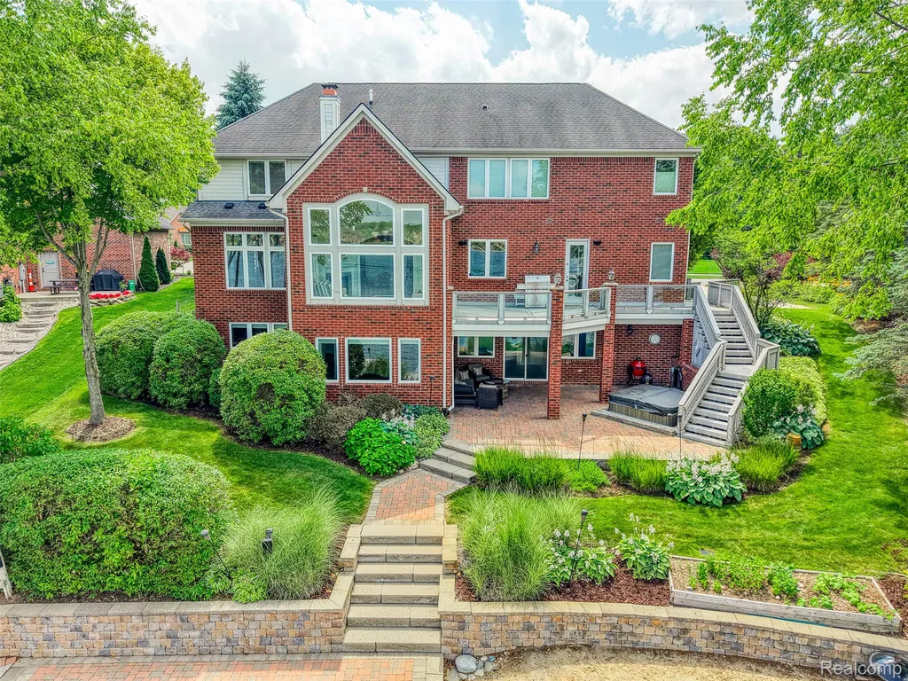 10763 Stoney Point Drive Green Oak Township MI 48178