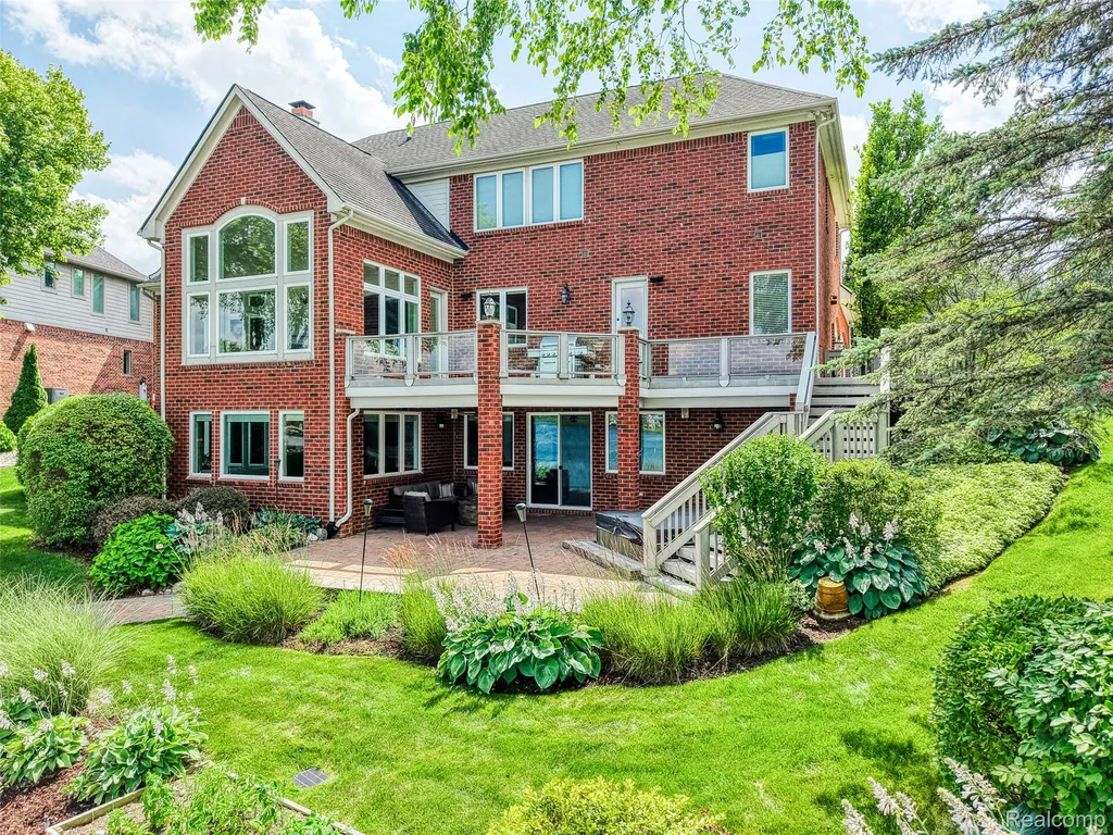 10763 Stoney Point Drive Green Oak Township MI 48178