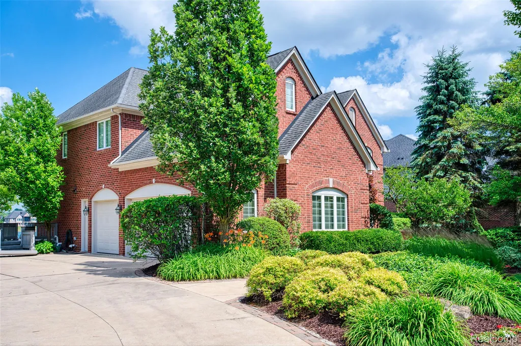 10763 Stoney Point Drive Green Oak Township MI 48178