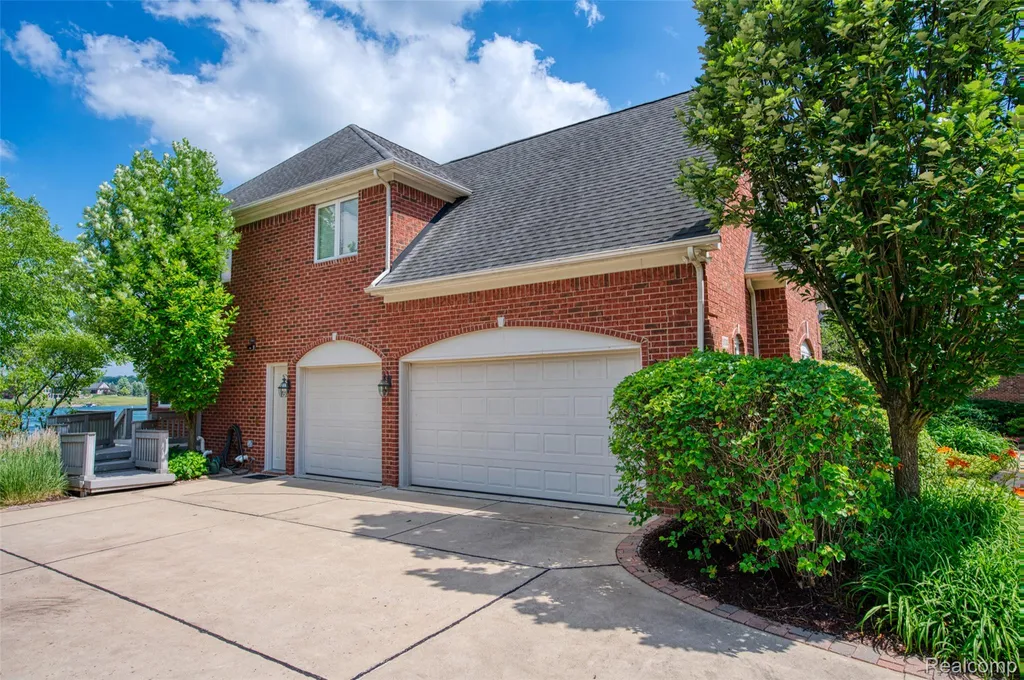 10763 Stoney Point Drive Green Oak Township MI 48178