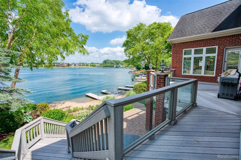 10763 Stoney Point Drive Green Oak Township MI 48178