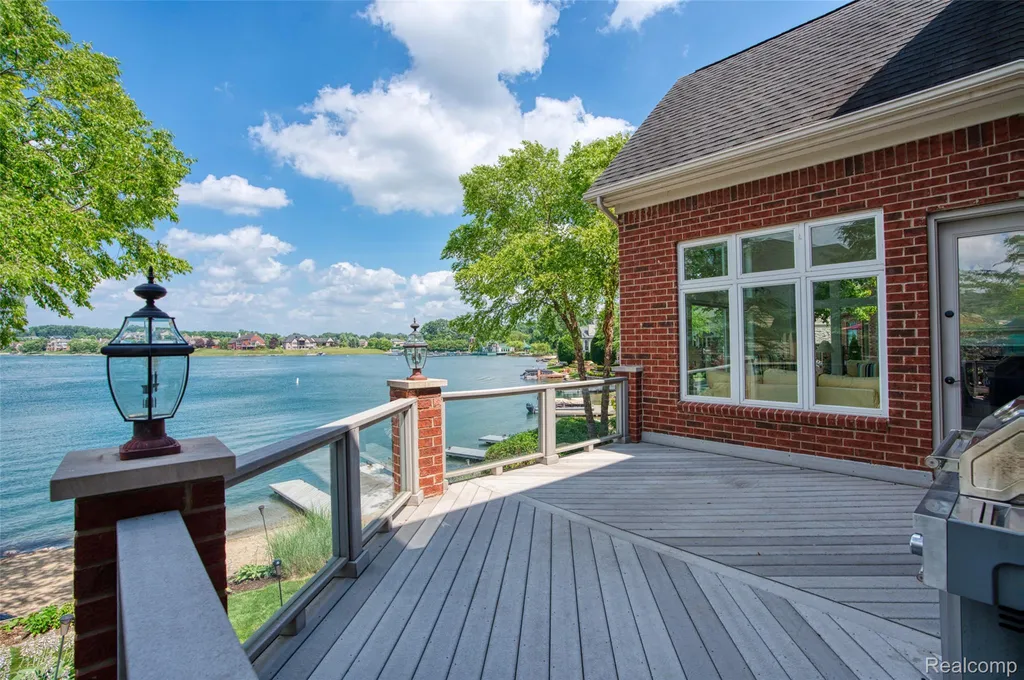 10763 Stoney Point Drive Green Oak Township MI 48178