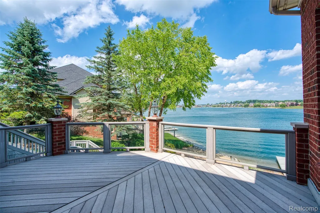 10763 Stoney Point Drive Green Oak Township MI 48178