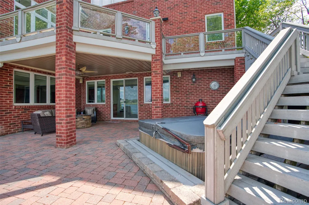 10763 Stoney Point Drive Green Oak Township MI 48178