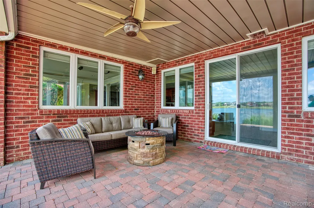 10763 Stoney Point Drive Green Oak Township MI 48178