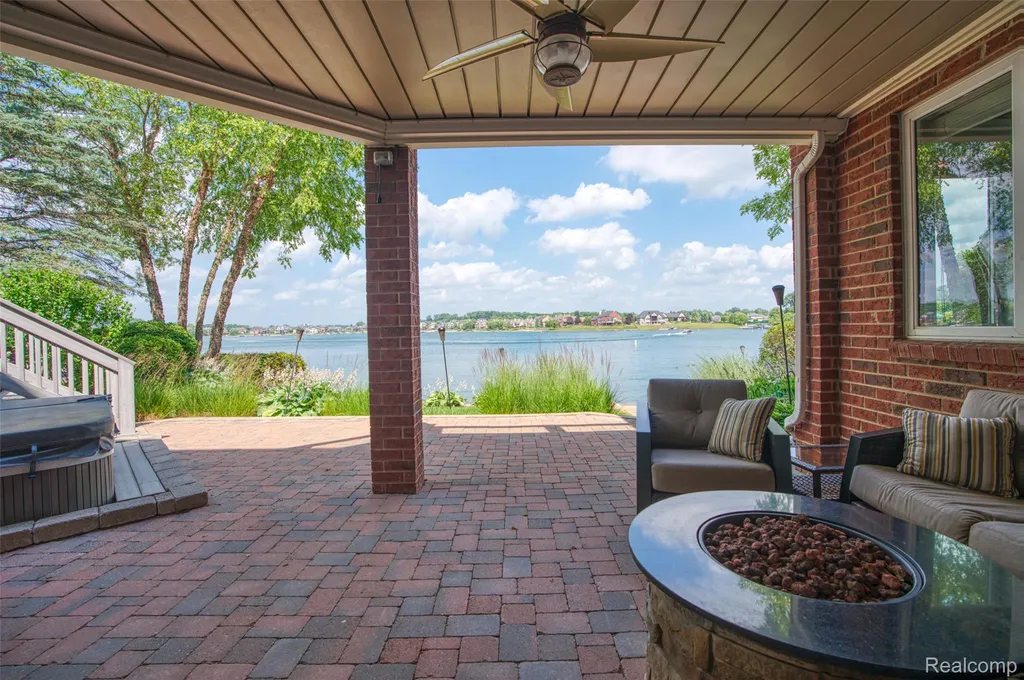 10763 Stoney Point Drive Green Oak Township MI 48178