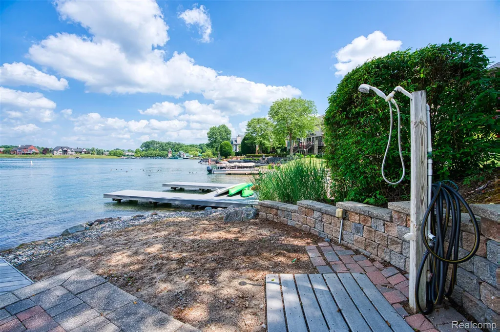 10763 Stoney Point Drive Green Oak Township MI 48178
