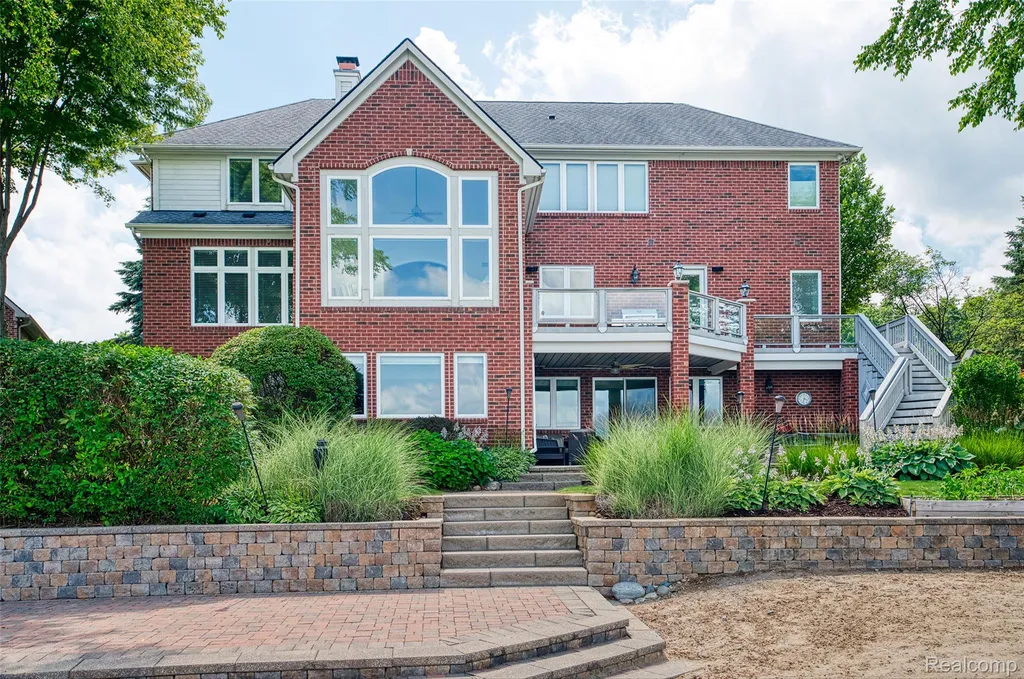 10763 Stoney Point Drive Green Oak Township MI 48178