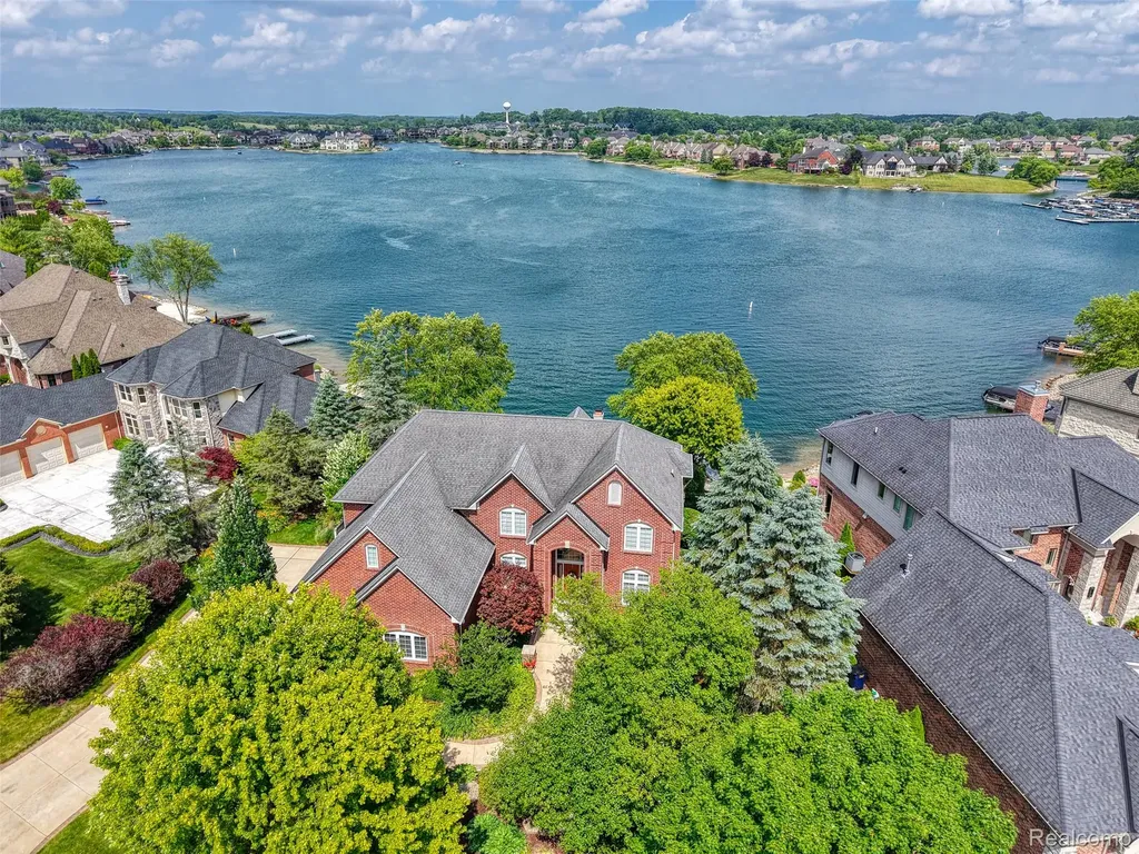 10763 Stoney Point Drive Green Oak Township MI 48178