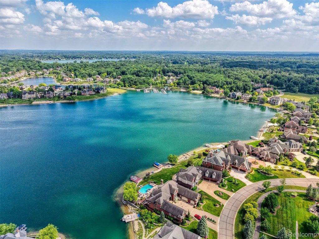 10763 Stoney Point Drive Green Oak Township MI 48178