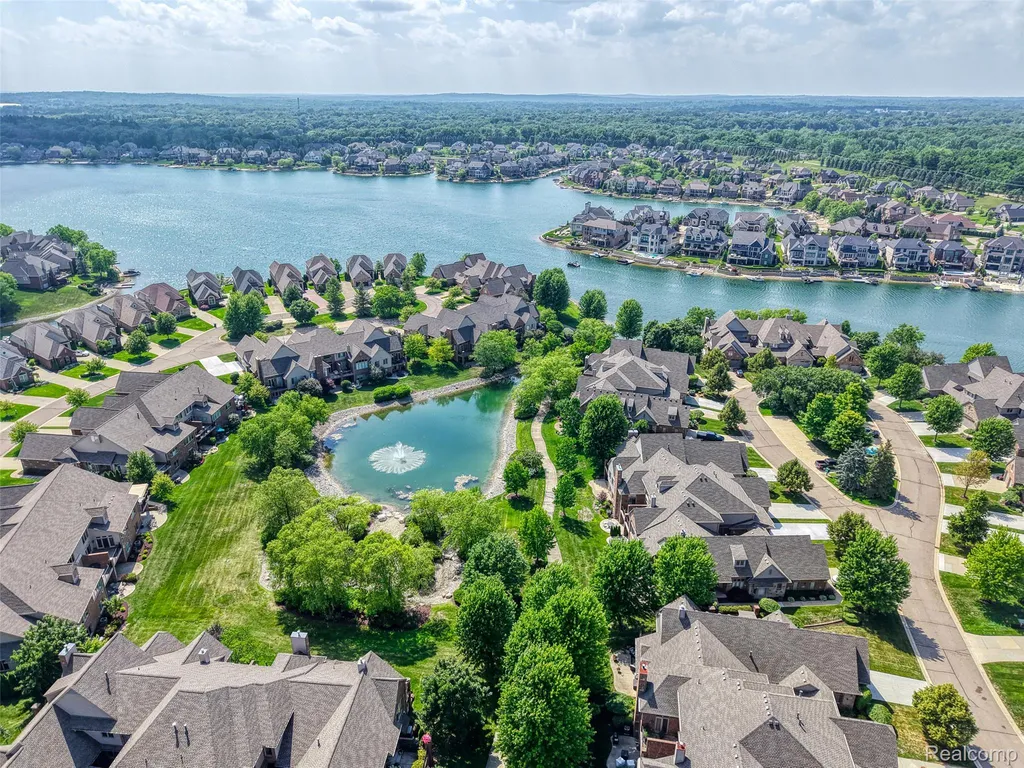 10763 Stoney Point Drive Green Oak Township MI 48178