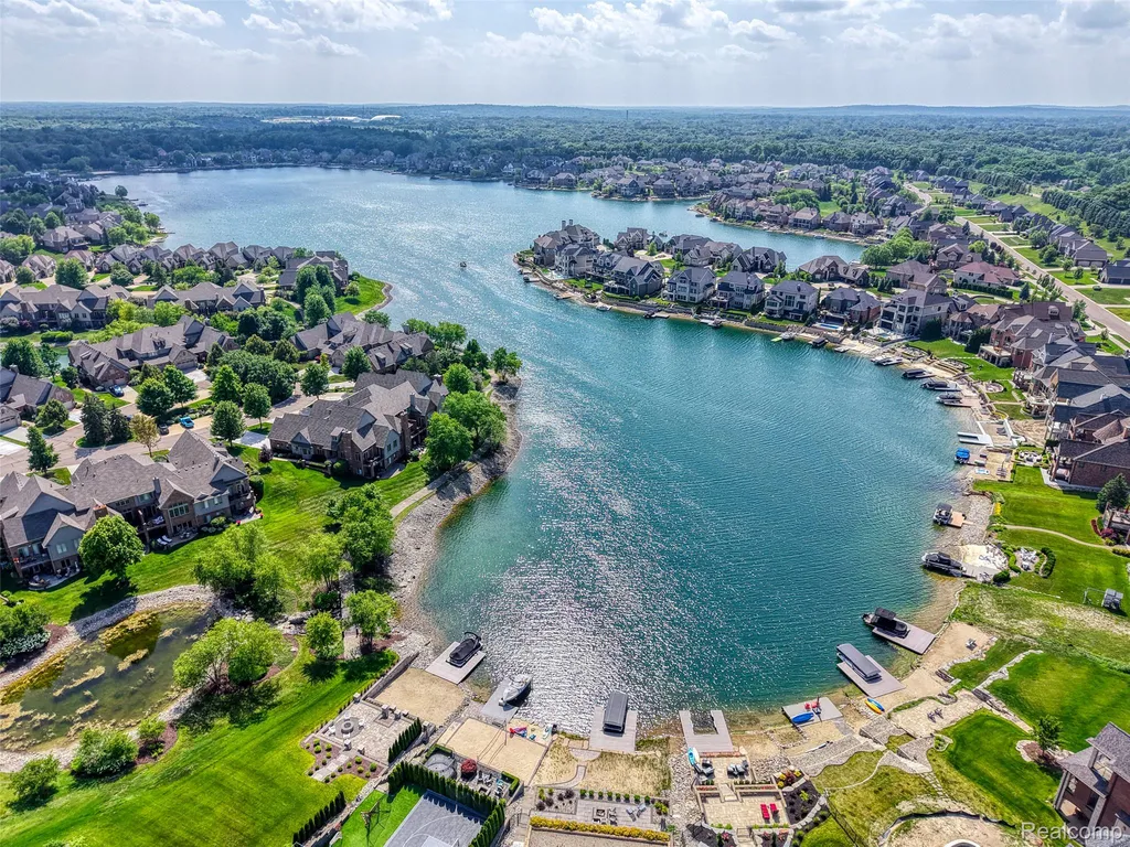 10763 Stoney Point Drive Green Oak Township MI 48178