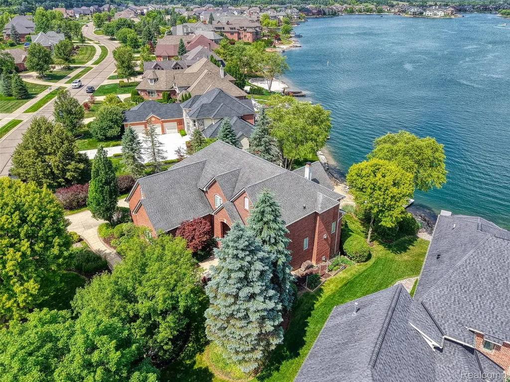 10763 Stoney Point Drive Green Oak Township MI 48178