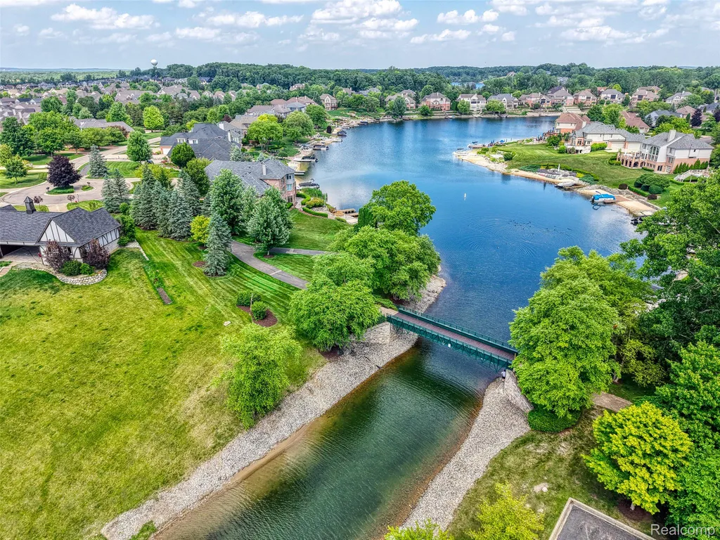 10763 Stoney Point Drive Green Oak Township MI 48178