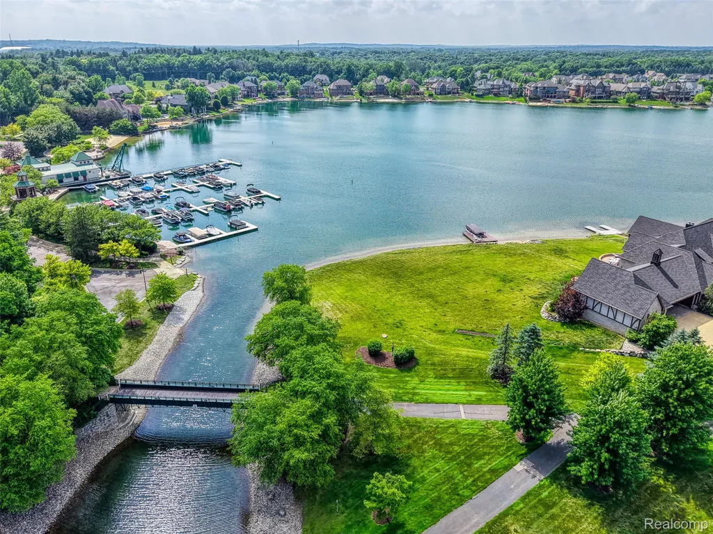 10763 Stoney Point Drive Green Oak Township MI 48178