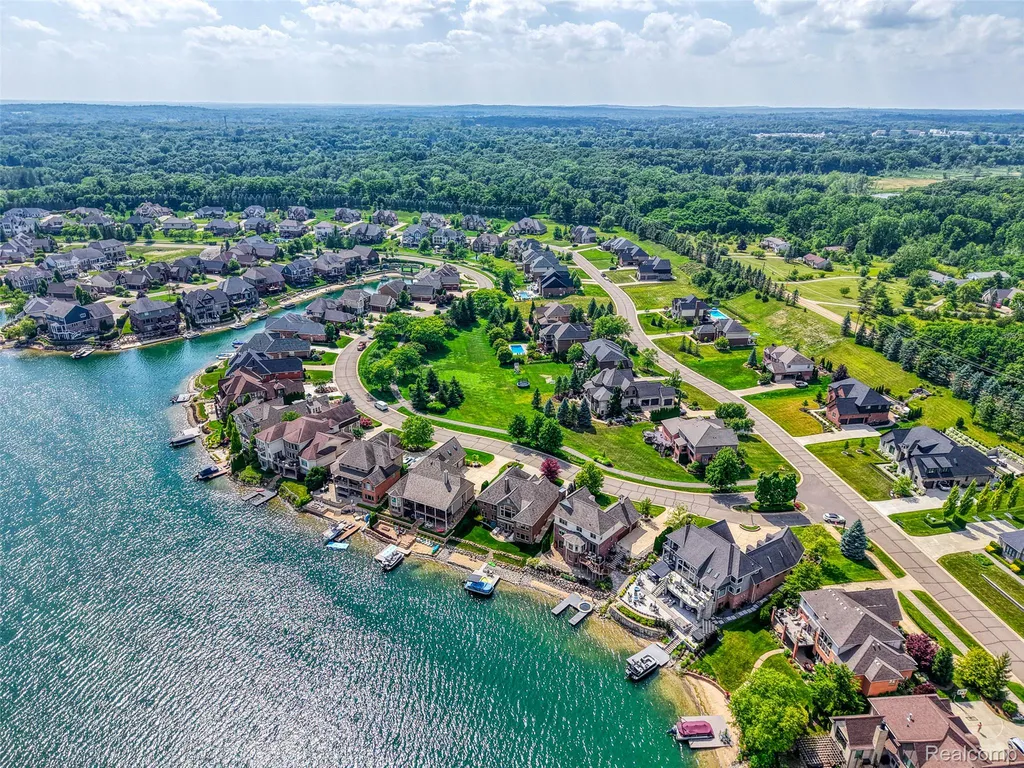 10763 Stoney Point Drive Green Oak Township MI 48178