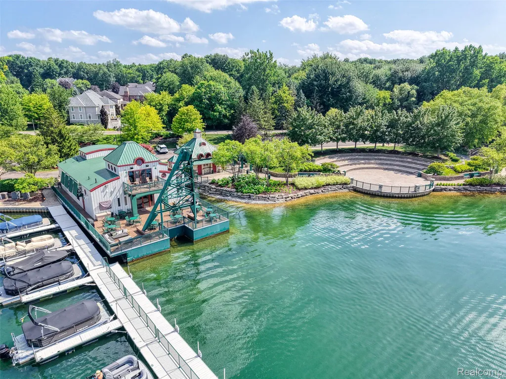 10763 Stoney Point Drive Green Oak Township MI 48178