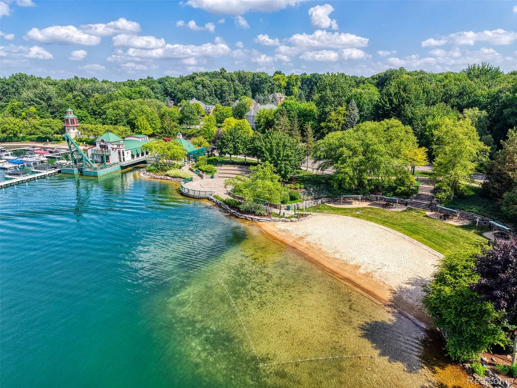 10763 Stoney Point Drive Green Oak Township MI 48178